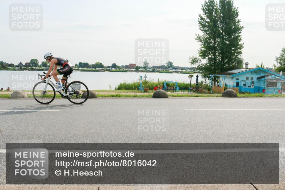 15.06.2025 - 27. Vierlanden-Triathlon H.Heesch http://msf.ph/oto/8016042 15.06.2025 09:12:02 Radfahren 46, 49, 85, 186, 210, 220 meine-sportfotos.de