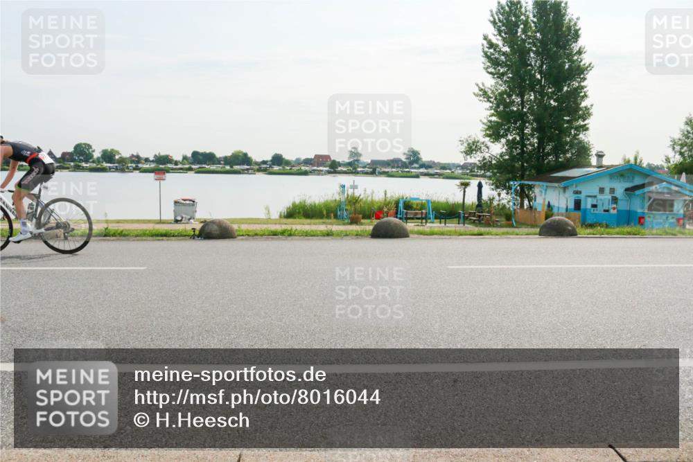 15.06.2025 - 27. Vierlanden-Triathlon H.Heesch http://msf.ph/oto/8016044 15.06.2025 09:12:02 Radfahren 46, 49, 85, 186, 210, 220 meine-sportfotos.de