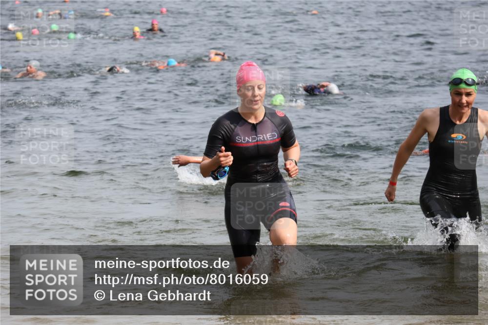 15.06.2025 - 27. Vierlanden-Triathlon Lena Gebhardt http://msf.ph/oto/8016059 15.06.2025 10:15:16 Schwimmen 480, 507, 542, 555, 579, 587, 597, 613, 631, 635 meine-sportfotos.de