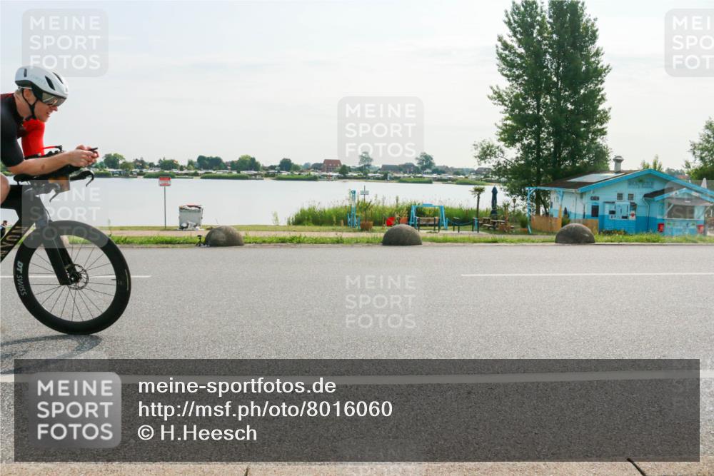 15.06.2025 - 27. Vierlanden-Triathlon H.Heesch http://msf.ph/oto/8016060 15.06.2025 09:12:04 Radfahren 46, 49, 85, 186, 210, 220 meine-sportfotos.de