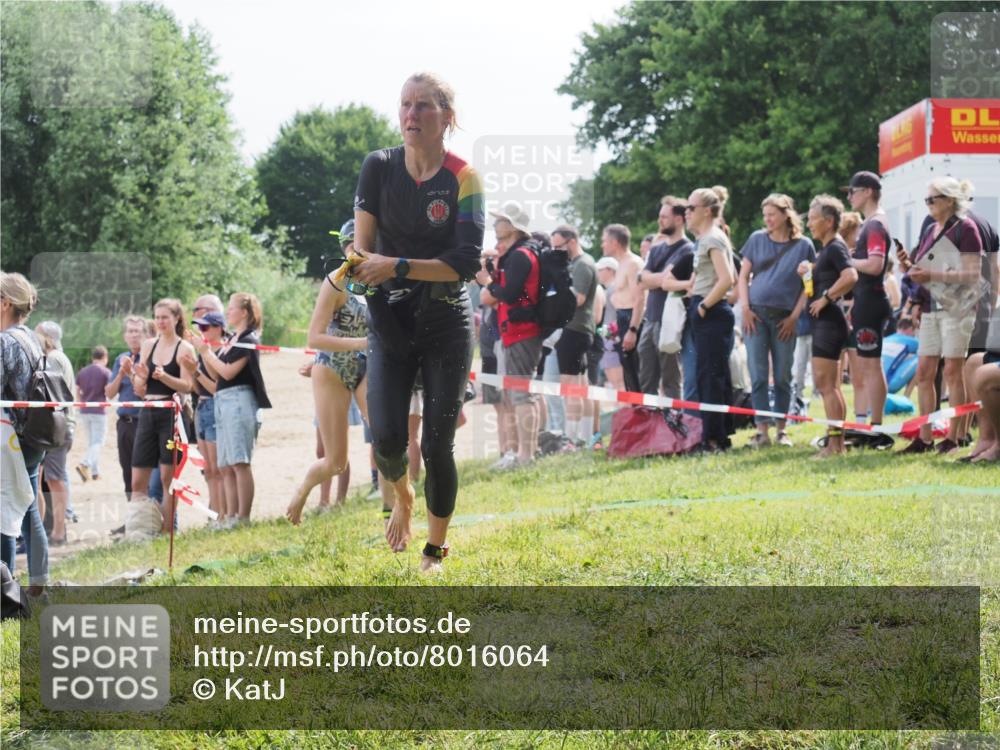 15.06.2025 - 27. Vierlanden-Triathlon KatJ http://msf.ph/oto/8016064 15.06.2025 10:15:51 Schwimmen 483, 505, 509, 564, 577, 590, 630 meine-sportfotos.de