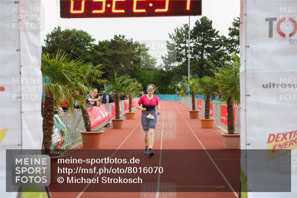 15.06.2025 - 7 Türme Triathlon Michael Strokosch http://msf.ph/oto/8016070 15.06.2025 15:22:50 Ziel 429 meine-sportfotos.de