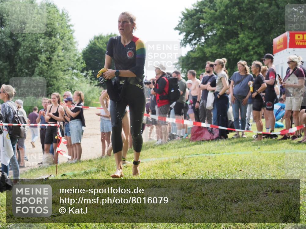 15.06.2025 - 27. Vierlanden-Triathlon KatJ http://msf.ph/oto/8016079 15.06.2025 10:15:51 Schwimmen 483, 505, 509, 564, 577, 590, 630 meine-sportfotos.de
