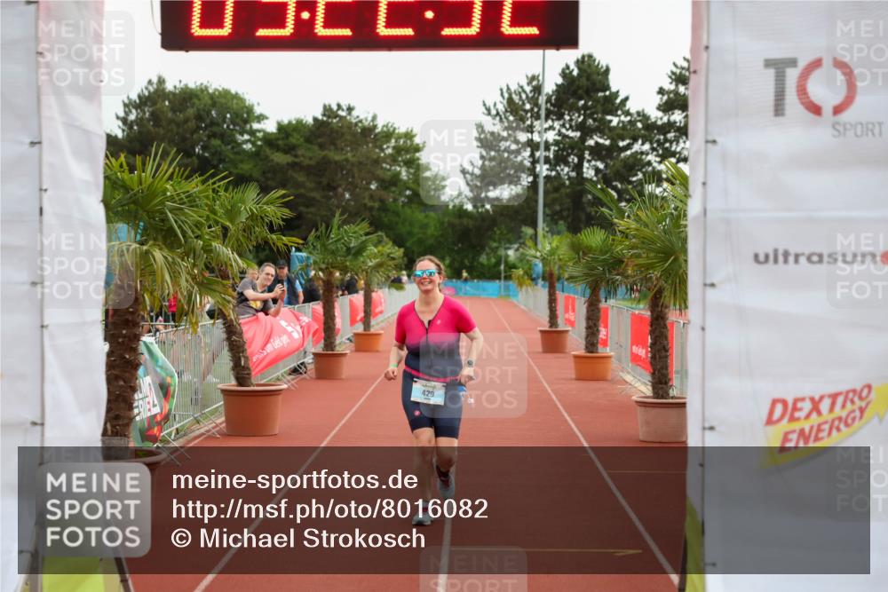 15.06.2025 - 7 Türme Triathlon Michael Strokosch http://msf.ph/oto/8016082 15.06.2025 15:22:52 Ziel 429 meine-sportfotos.de