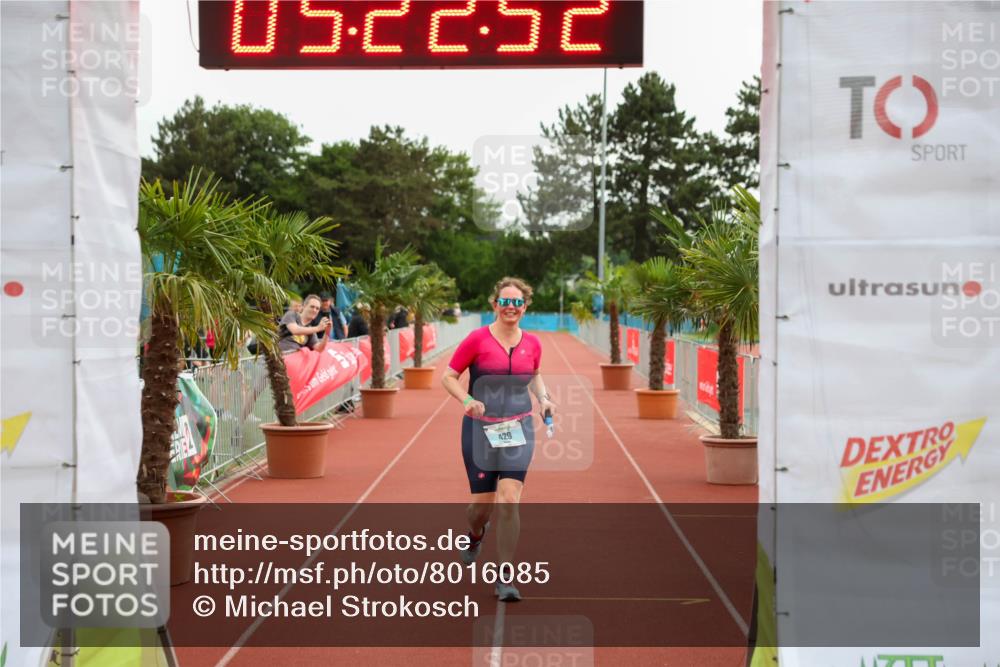 15.06.2025 - 7 Türme Triathlon Michael Strokosch http://msf.ph/oto/8016085 15.06.2025 15:22:52 Ziel 429 meine-sportfotos.de