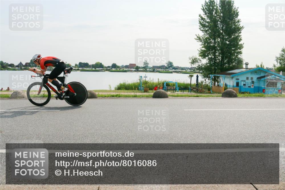15.06.2025 - 27. Vierlanden-Triathlon H.Heesch http://msf.ph/oto/8016086 15.06.2025 09:12:21 Radfahren 124, 171, 219 meine-sportfotos.de