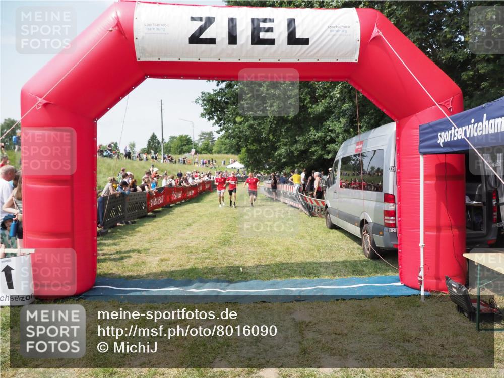 21.06.2025 - 27. Vierlanden-Triathlon MichiJ http://msf.ph/oto/8016090 15.06.2026 11:32:38 Ziel 614 meine-sportfotos.de