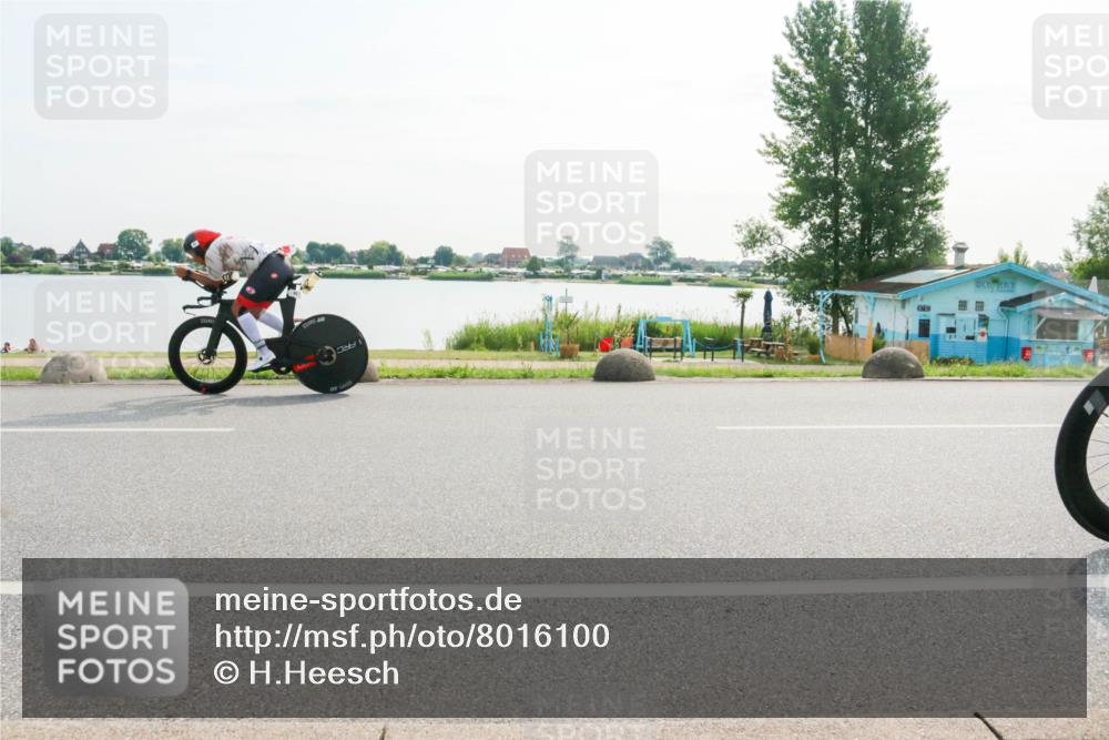 15.06.2025 - 27. Vierlanden-Triathlon H.Heesch http://msf.ph/oto/8016100 15.06.2025 09:12:26 Radfahren 27, 41, 69, 124 meine-sportfotos.de
