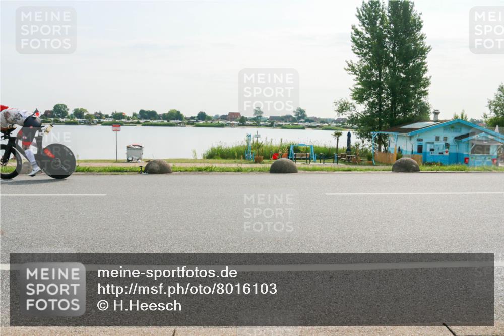 15.06.2025 - 27. Vierlanden-Triathlon H.Heesch http://msf.ph/oto/8016103 15.06.2025 09:12:26 Radfahren 27, 41, 69, 124 meine-sportfotos.de