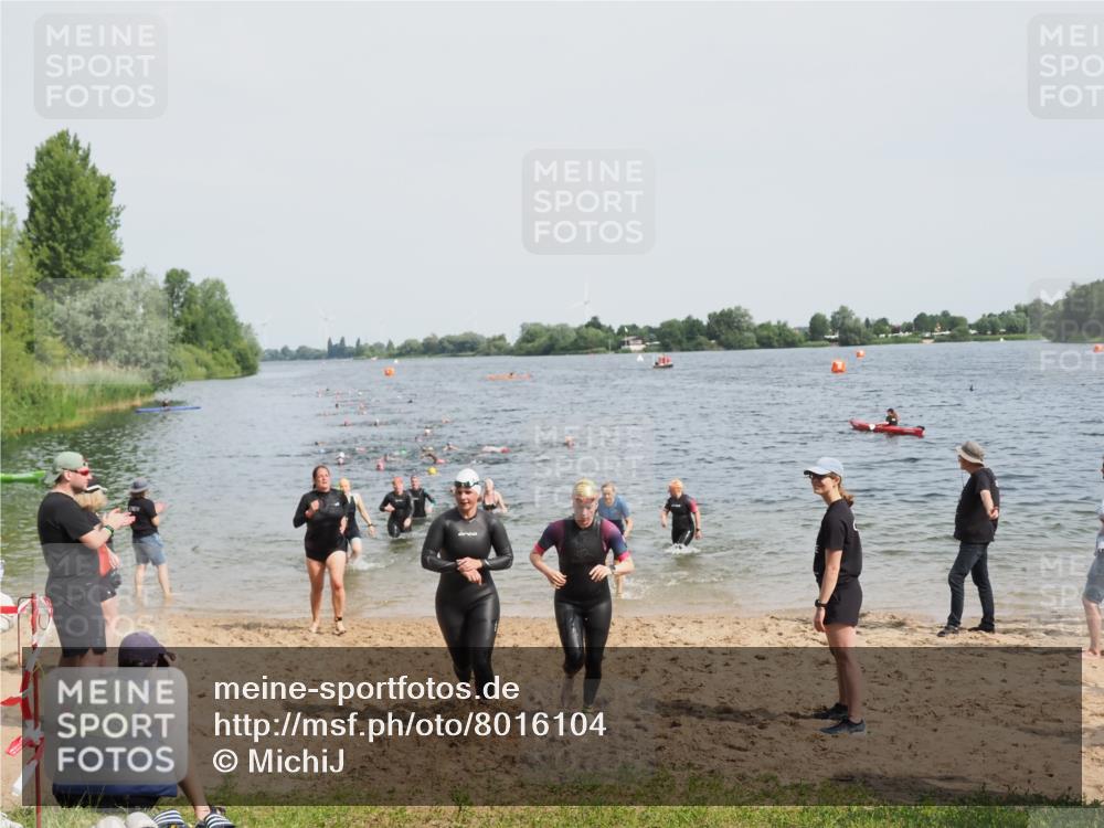 21.06.2025 - 27. Vierlanden-Triathlon MichiJ http://msf.ph/oto/8016104 15.06.2026 10:16:57 Schwimmen 471, 484, 501, 551, 566, 567, 595, 610 meine-sportfotos.de