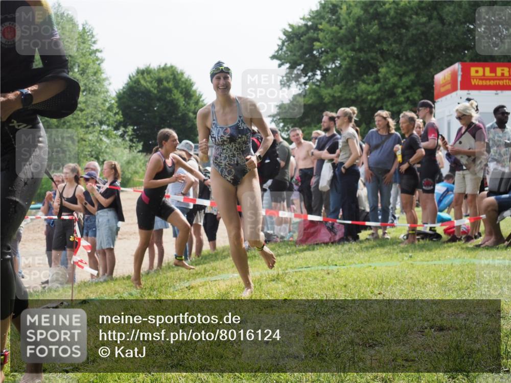 15.06.2025 - 27. Vierlanden-Triathlon KatJ http://msf.ph/oto/8016124 15.06.2025 10:15:52 Schwimmen 483, 505, 509, 564, 577, 590, 630 meine-sportfotos.de
