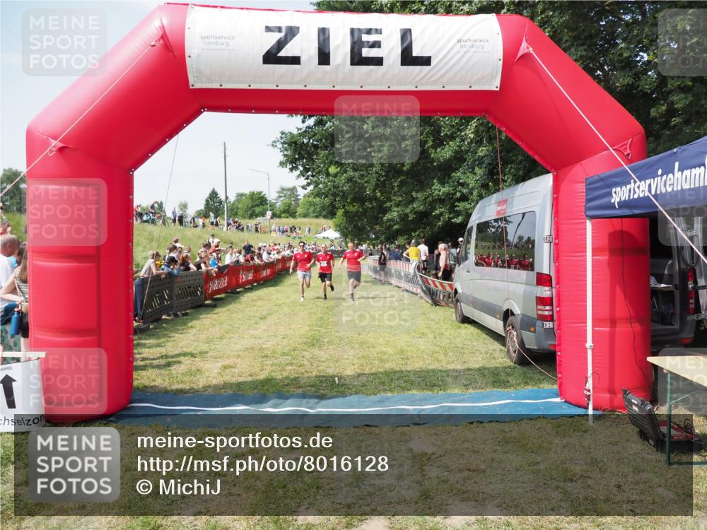 21.06.2025 - 27. Vierlanden-Triathlon MichiJ http://msf.ph/oto/8016128 15.06.2026 11:32:39 Ziel 487, 614 meine-sportfotos.de