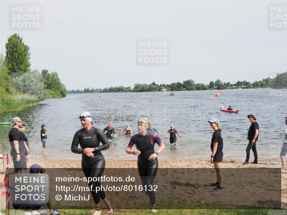 21.06.2025 - 27. Vierlanden-Triathlon MichiJ http://msf.ph/oto/8016132 15.06.2026 10:16:58 Schwimmen 471, 484, 551, 566, 567, 595, 610 meine-sportfotos.de