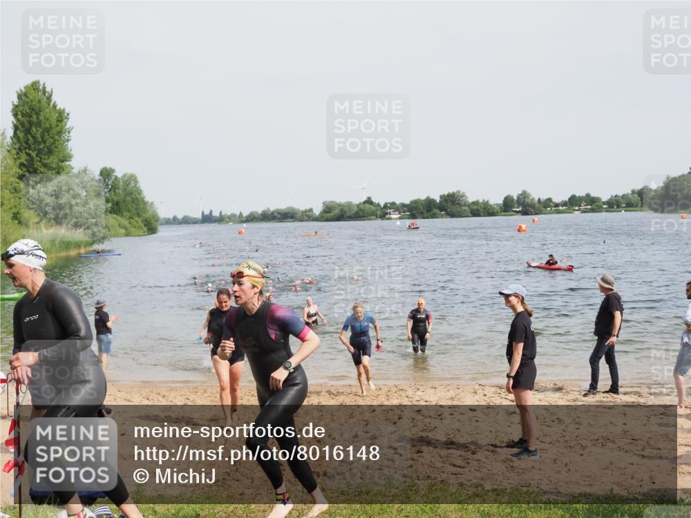 21.06.2025 - 27. Vierlanden-Triathlon MichiJ http://msf.ph/oto/8016148 15.06.2026 10:16:58 Schwimmen 471, 484, 551, 566, 567, 595, 610 meine-sportfotos.de