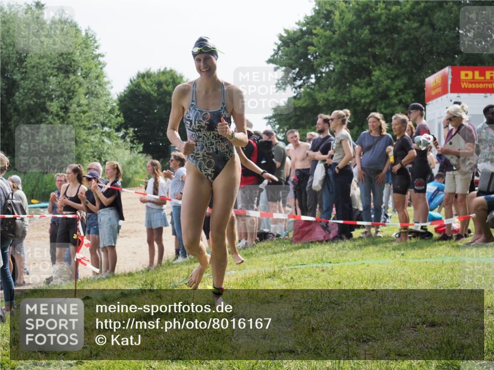 15.06.2025 - 27. Vierlanden-Triathlon KatJ http://msf.ph/oto/8016167 15.06.2025 10:15:53 Schwimmen 483, 505, 509, 564, 577, 590, 630 meine-sportfotos.de