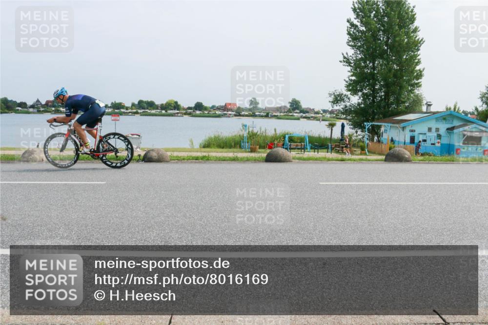 21.06.2025 - 27. Vierlanden-Triathlon H.Heesch http://msf.ph/oto/8016169 15.06.2025 11:56:06 Radfahren 832, 843 meine-sportfotos.de