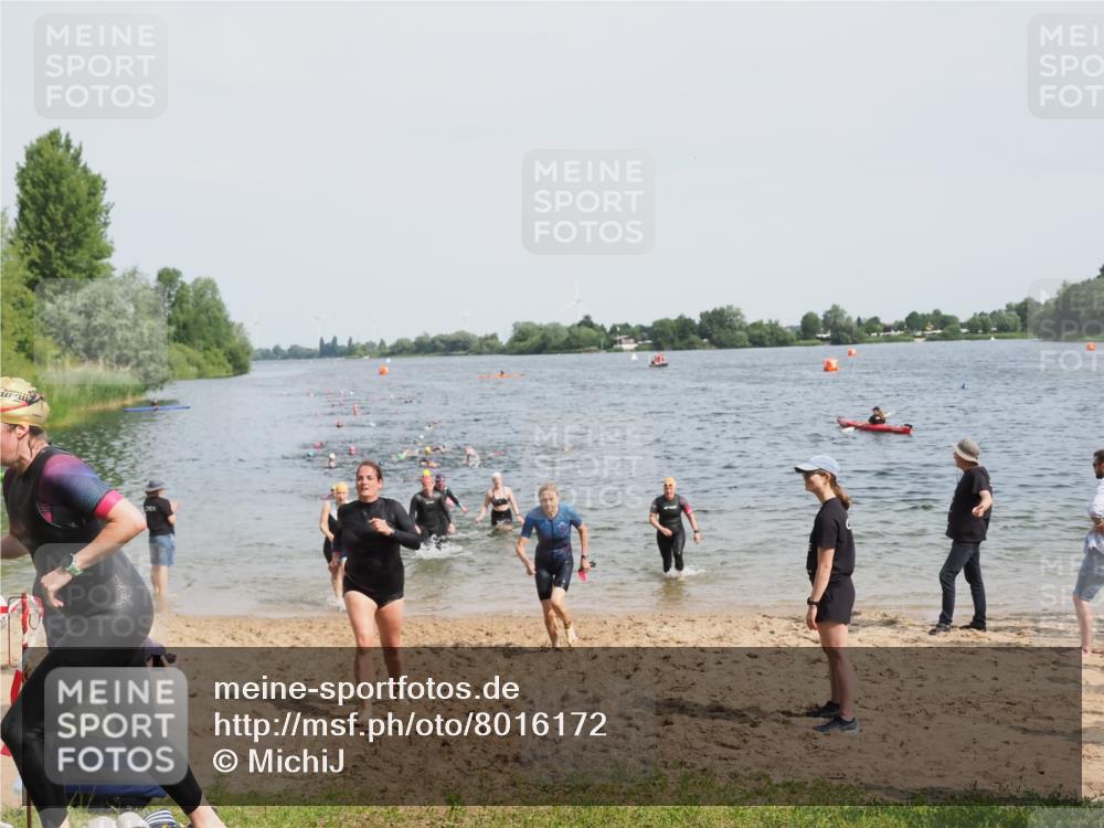 21.06.2025 - 27. Vierlanden-Triathlon MichiJ http://msf.ph/oto/8016172 15.06.2026 10:16:59 Schwimmen 471, 484, 551, 566, 567, 595, 602, 610 meine-sportfotos.de