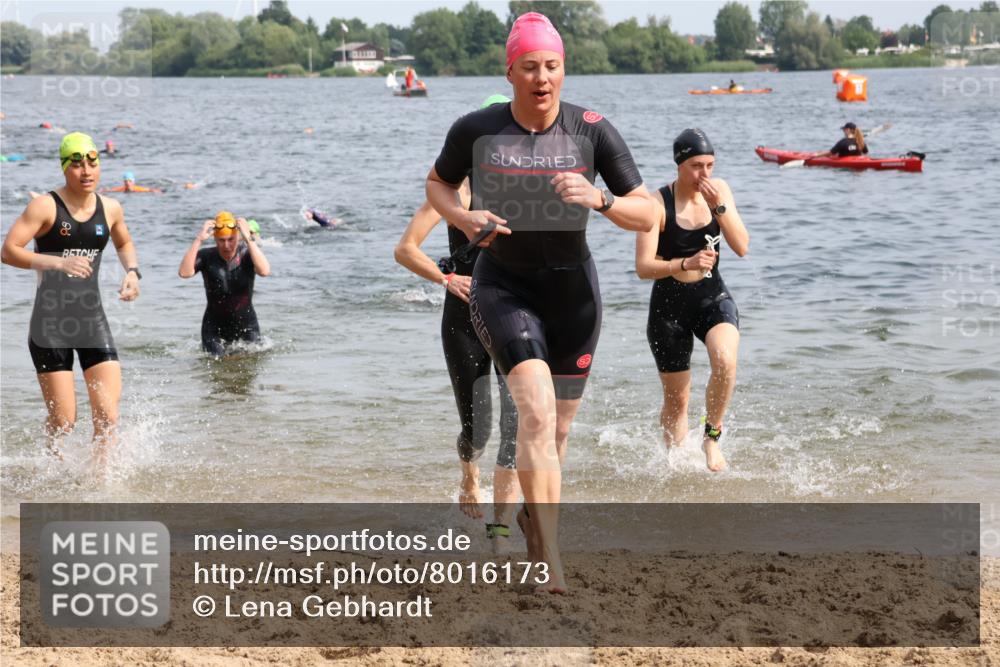 15.06.2025 - 27. Vierlanden-Triathlon Lena Gebhardt http://msf.ph/oto/8016173 15.06.2025 10:15:19 Schwimmen 480, 507, 542, 554, 555, 579, 587, 613, 631, 635 meine-sportfotos.de