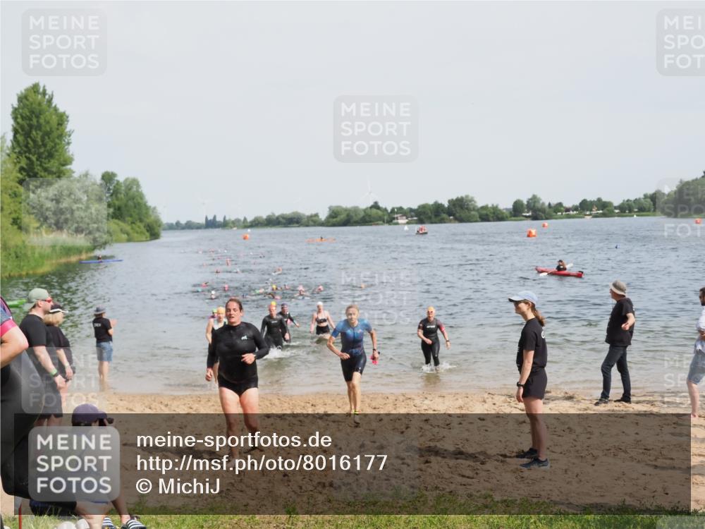 21.06.2025 - 27. Vierlanden-Triathlon MichiJ http://msf.ph/oto/8016177 15.06.2026 10:16:59 Schwimmen 471, 484, 551, 566, 567, 595, 602, 610 meine-sportfotos.de