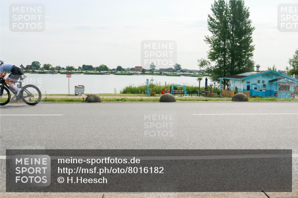 15.06.2025 - 27. Vierlanden-Triathlon H.Heesch http://msf.ph/oto/8016182 15.06.2025 09:12:54 Radfahren 64, 200, 214 meine-sportfotos.de