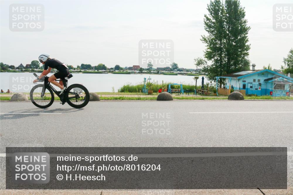 15.06.2025 - 27. Vierlanden-Triathlon H.Heesch http://msf.ph/oto/8016204 15.06.2025 09:13:14 Radfahren 14, 234, 248 meine-sportfotos.de