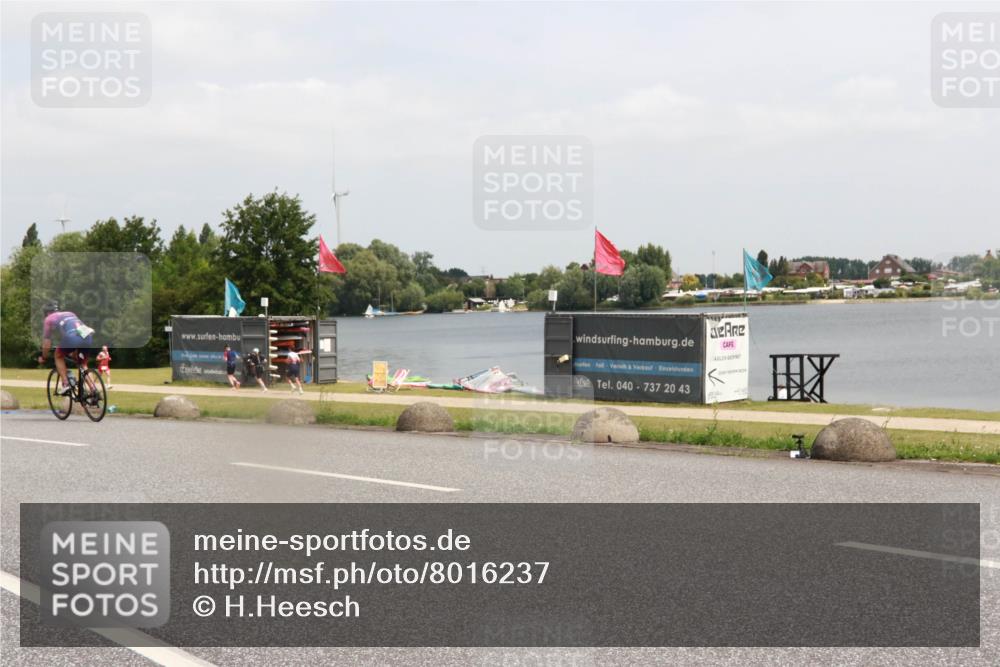 21.06.2025 - 27. Vierlanden-Triathlon H.Heesch http://msf.ph/oto/8016237 15.06.2025 12:04:30 Radfahren 725, 833, 901, 904, 954 meine-sportfotos.de