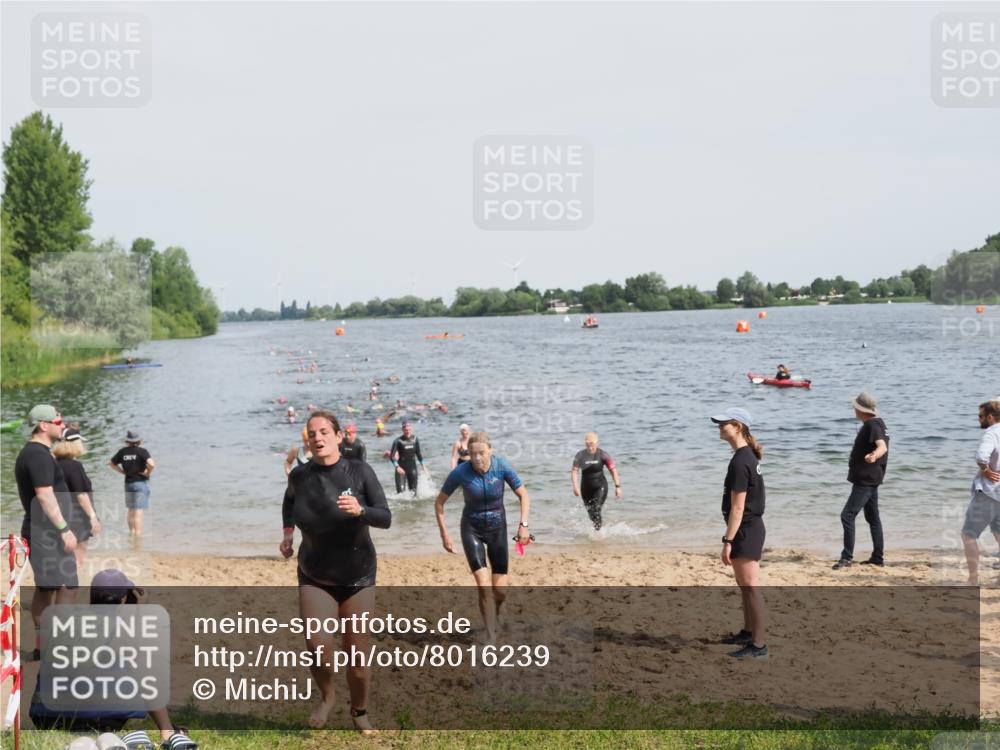 21.06.2025 - 27. Vierlanden-Triathlon MichiJ http://msf.ph/oto/8016239 15.06.2026 10:17:01 Schwimmen 471, 479, 484, 510, 551, 566, 567, 595, 602, 610 meine-sportfotos.de