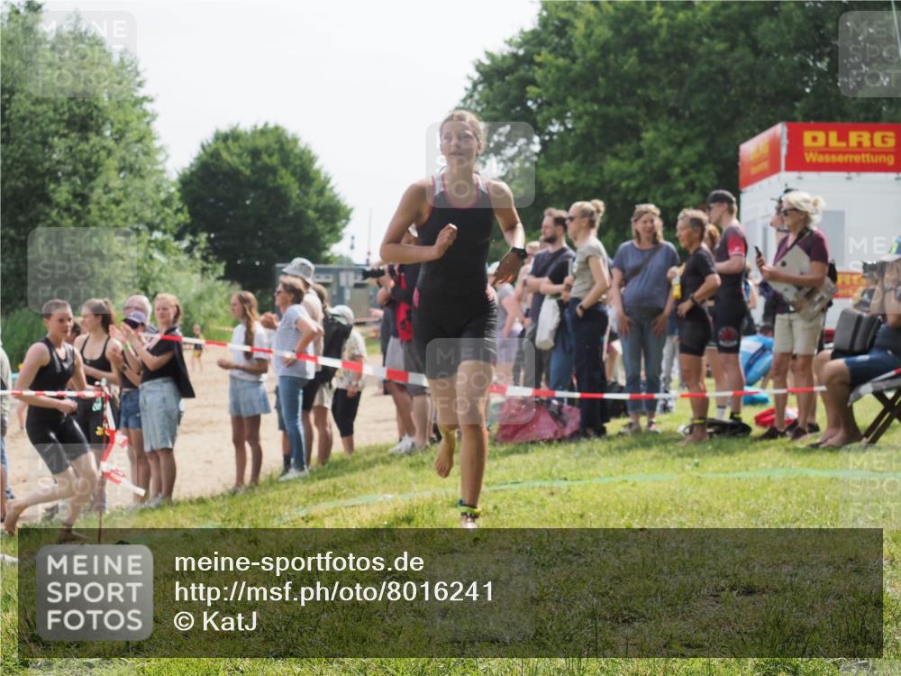 15.06.2025 - 27. Vierlanden-Triathlon KatJ http://msf.ph/oto/8016241 15.06.2025 10:15:54 Schwimmen 483, 505, 564, 577, 590, 630 meine-sportfotos.de