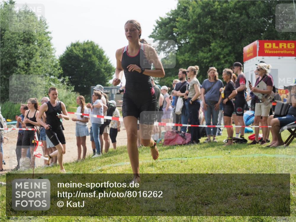 15.06.2025 - 27. Vierlanden-Triathlon KatJ http://msf.ph/oto/8016262 15.06.2025 10:15:54 Schwimmen 483, 505, 564, 577, 590, 630 meine-sportfotos.de