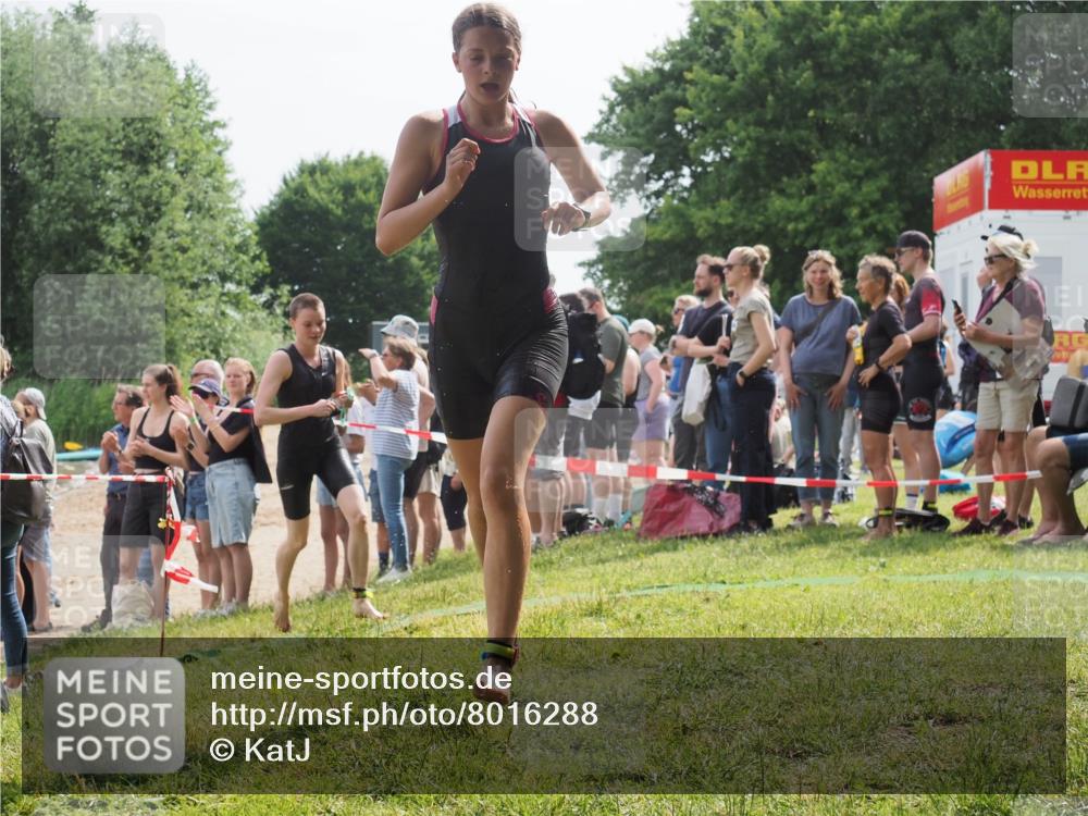 15.06.2025 - 27. Vierlanden-Triathlon KatJ http://msf.ph/oto/8016288 15.06.2025 10:15:54 Schwimmen 483, 505, 564, 577, 590, 630 meine-sportfotos.de