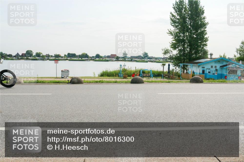 15.06.2025 - 27. Vierlanden-Triathlon H.Heesch http://msf.ph/oto/8016300 15.06.2025 09:13:55 Radfahren 78 meine-sportfotos.de