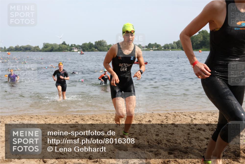 15.06.2025 - 27. Vierlanden-Triathlon Lena Gebhardt http://msf.ph/oto/8016308 15.06.2025 10:15:22 Schwimmen 507, 508, 542, 554, 555, 579, 613, 620, 631 meine-sportfotos.de