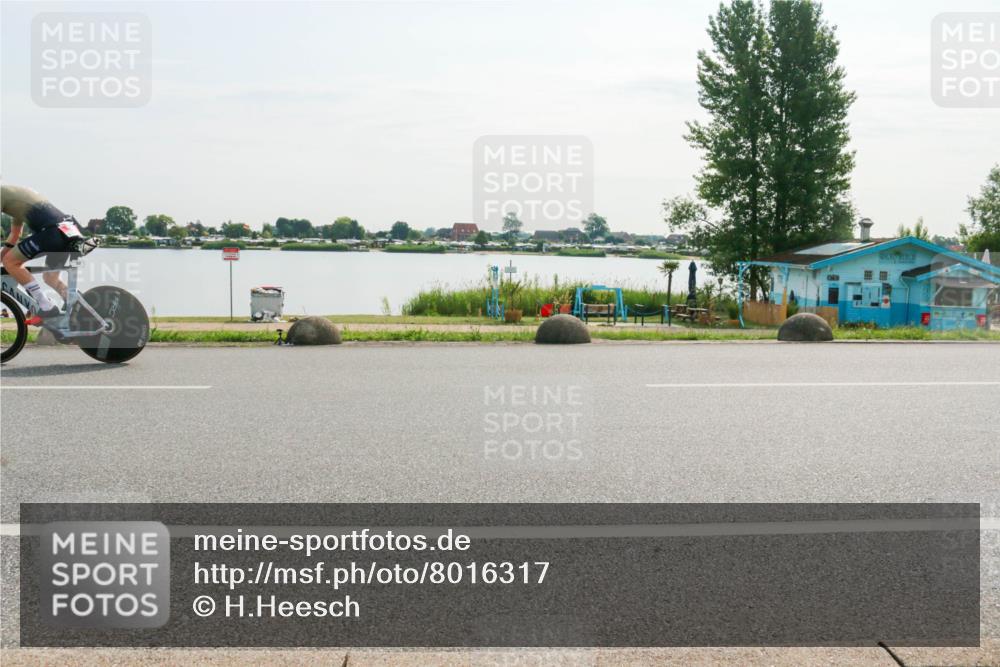 15.06.2025 - 27. Vierlanden-Triathlon H.Heesch http://msf.ph/oto/8016317 15.06.2025 09:14:07 Radfahren 26, 50, 120 meine-sportfotos.de