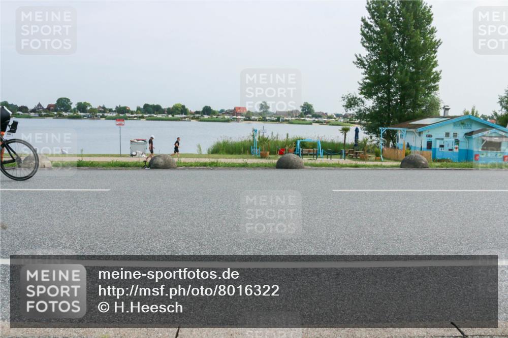 21.06.2025 - 27. Vierlanden-Triathlon H.Heesch http://msf.ph/oto/8016322 15.06.2025 11:56:24 Radfahren 830, 944 meine-sportfotos.de