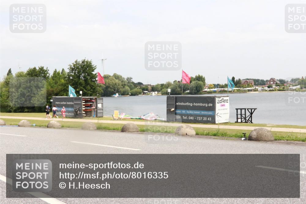 21.06.2025 - 27. Vierlanden-Triathlon H.Heesch http://msf.ph/oto/8016335 15.06.2025 12:04:32 Radfahren 725, 833, 904 meine-sportfotos.de