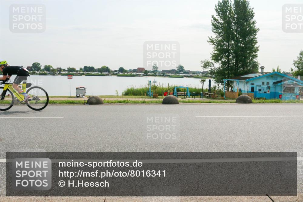 15.06.2025 - 27. Vierlanden-Triathlon H.Heesch http://msf.ph/oto/8016341 15.06.2025 09:14:14 Radfahren 120, 221, 222 meine-sportfotos.de