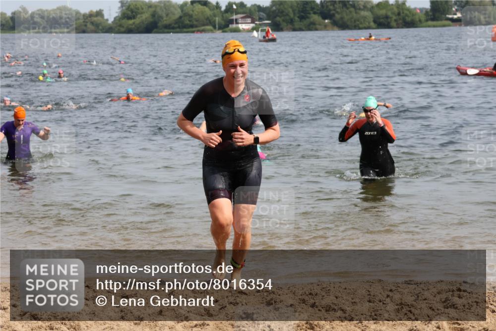 15.06.2025 - 27. Vierlanden-Triathlon Lena Gebhardt http://msf.ph/oto/8016354 15.06.2025 10:15:24 Schwimmen 507, 508, 511, 542, 554, 579, 613, 620, 631 meine-sportfotos.de