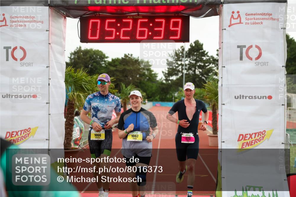 15.06.2025 - 7 Türme Triathlon Michael Strokosch http://msf.ph/oto/8016373 15.06.2025 15:26:39 Ziel 225, 1066, 1067 meine-sportfotos.de