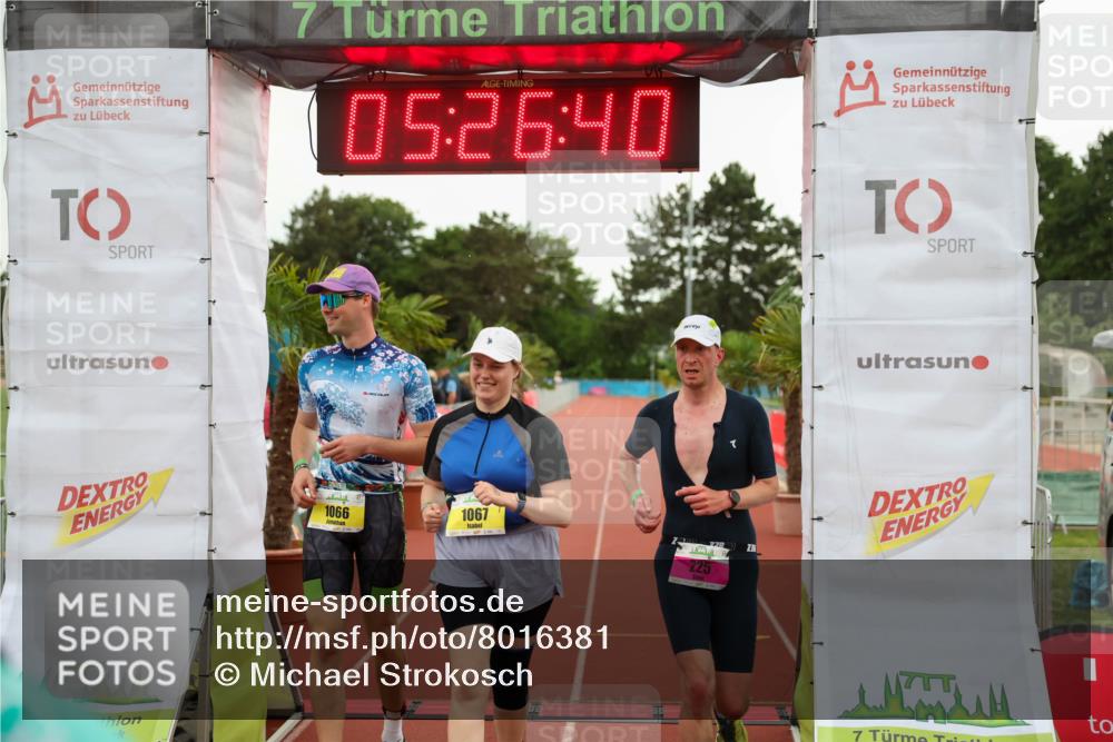 15.06.2025 - 7 Türme Triathlon Michael Strokosch http://msf.ph/oto/8016381 15.06.2025 15:26:40 Ziel 225, 1066, 1067 meine-sportfotos.de