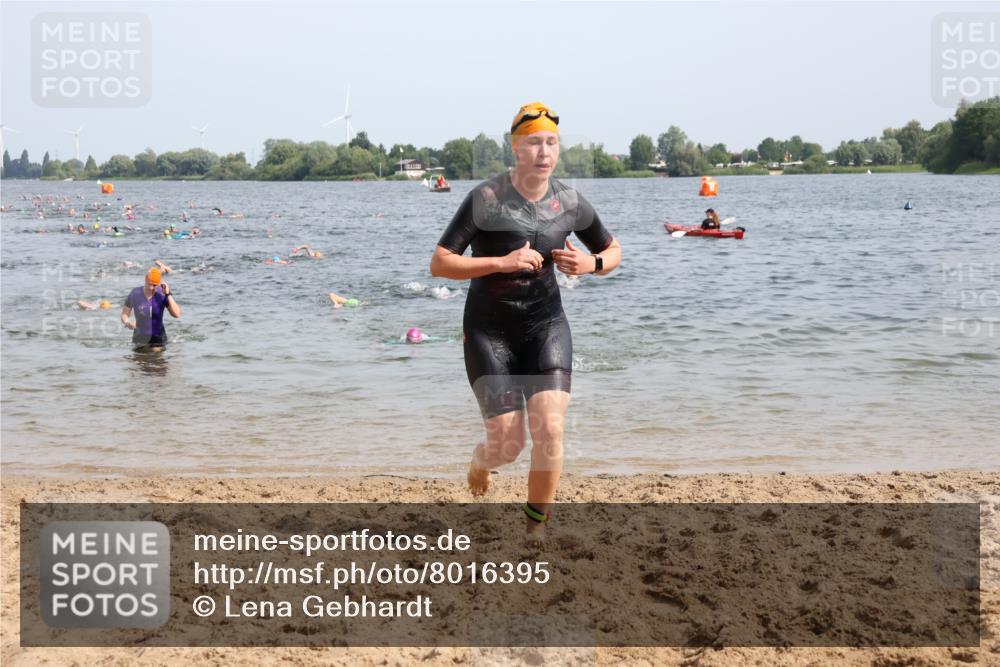 15.06.2025 - 27. Vierlanden-Triathlon Lena Gebhardt http://msf.ph/oto/8016395 15.06.2025 10:15:26 Schwimmen 508, 511, 542, 554, 579, 613, 620, 631 meine-sportfotos.de