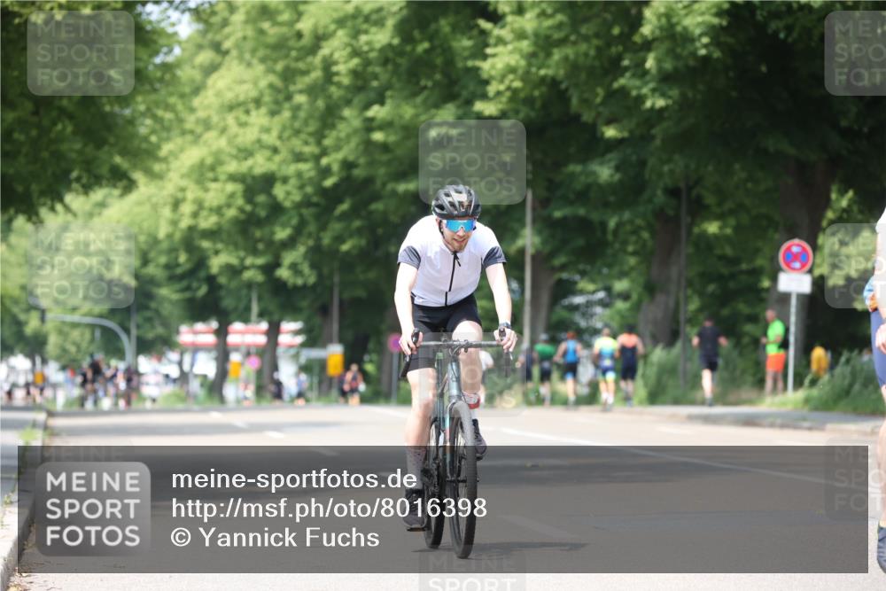 15.06.2025 - 7 Türme Triathlon Yannick Fuchs http://msf.ph/oto/8016398 15.06.2025 13:29:42 Radfahren 284, 499, 635, 707, 950 meine-sportfotos.de