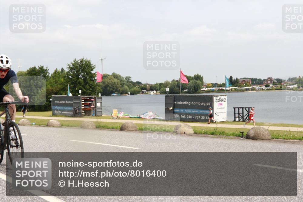 21.06.2025 - 27. Vierlanden-Triathlon H.Heesch http://msf.ph/oto/8016400 15.06.2025 12:04:39 Radfahren 237 meine-sportfotos.de