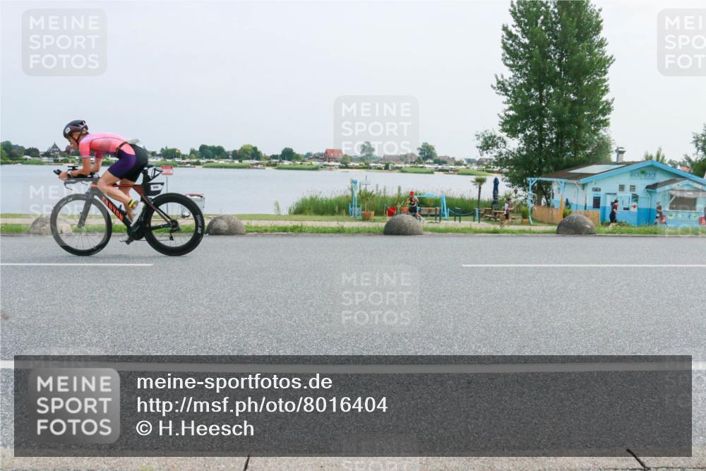 21.06.2025 - 27. Vierlanden-Triathlon H.Heesch http://msf.ph/oto/8016404 15.06.2025 11:56:39 Radfahren 198, 888, 946 meine-sportfotos.de