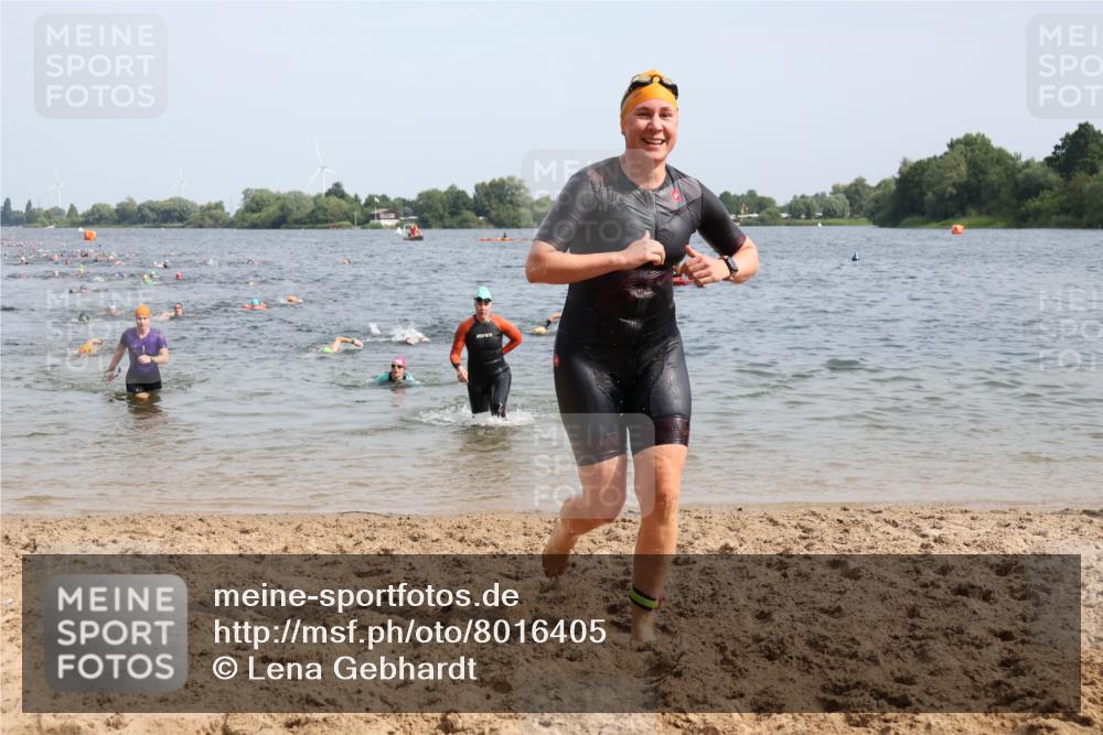 15.06.2025 - 27. Vierlanden-Triathlon Lena Gebhardt http://msf.ph/oto/8016405 15.06.2025 10:15:26 Schwimmen 508, 511, 542, 554, 579, 613, 620, 631 meine-sportfotos.de