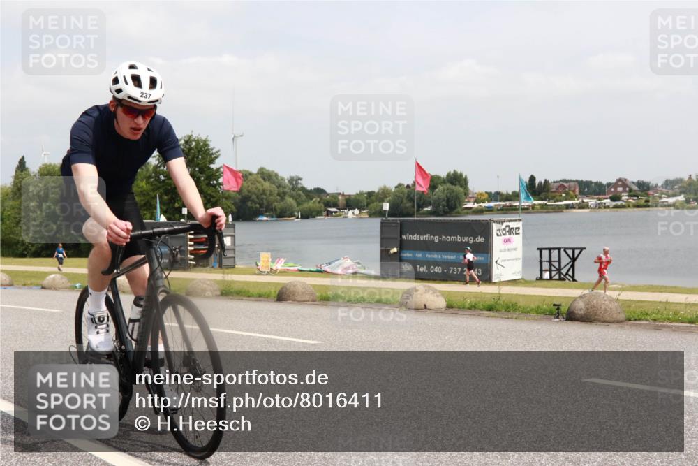 21.06.2025 - 27. Vierlanden-Triathlon H.Heesch http://msf.ph/oto/8016411 15.06.2025 12:04:39 Radfahren 237 meine-sportfotos.de