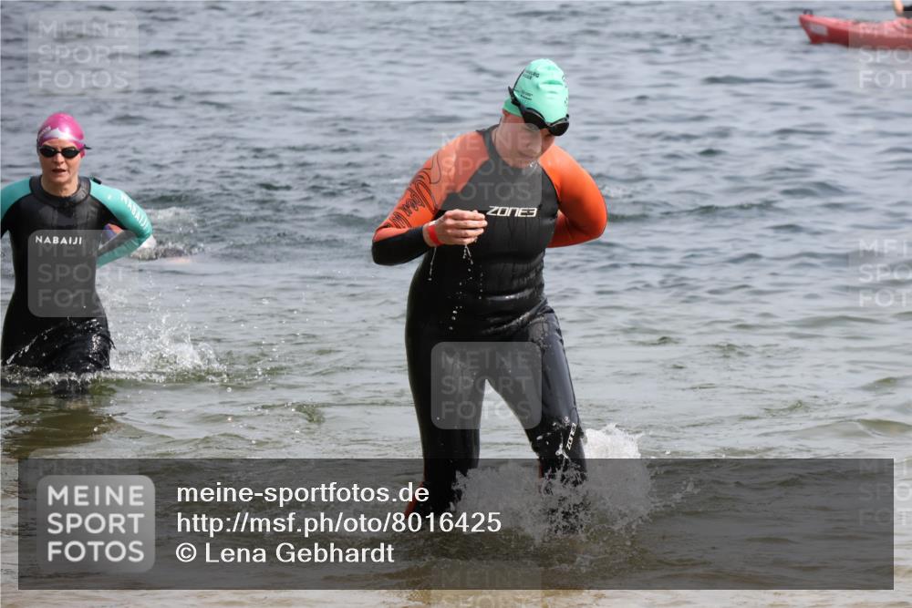 15.06.2025 - 27. Vierlanden-Triathlon Lena Gebhardt http://msf.ph/oto/8016425 15.06.2025 10:15:27 Schwimmen 508, 511, 542, 554, 579, 613, 620, 631 meine-sportfotos.de