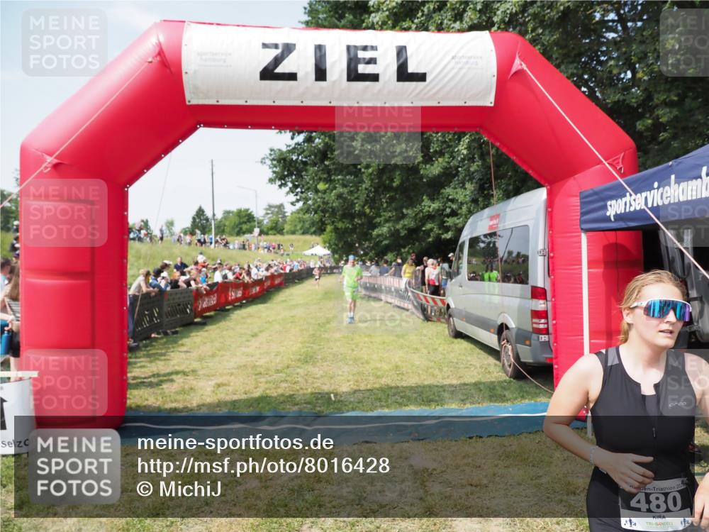 21.06.2025 - 27. Vierlanden-Triathlon MichiJ http://msf.ph/oto/8016428 15.06.2026 11:32:46 Ziel 391, 480, 487, 614 meine-sportfotos.de
