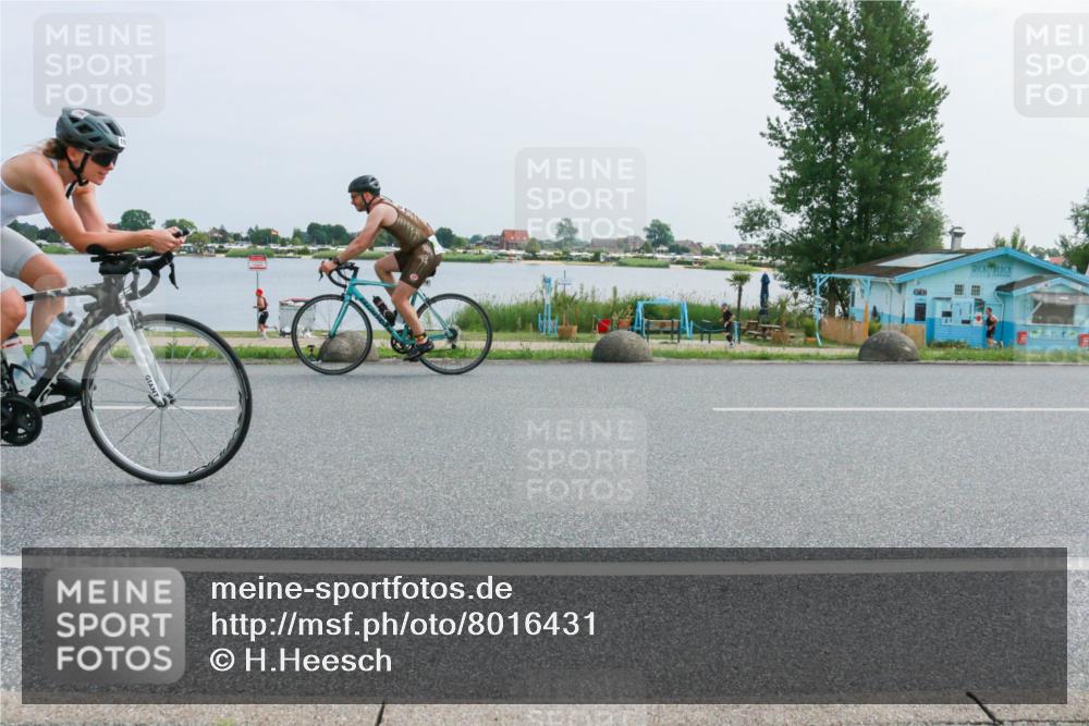 21.06.2025 - 27. Vierlanden-Triathlon H.Heesch http://msf.ph/oto/8016431 15.06.2025 11:56:43 Radfahren 198, 819, 946 meine-sportfotos.de