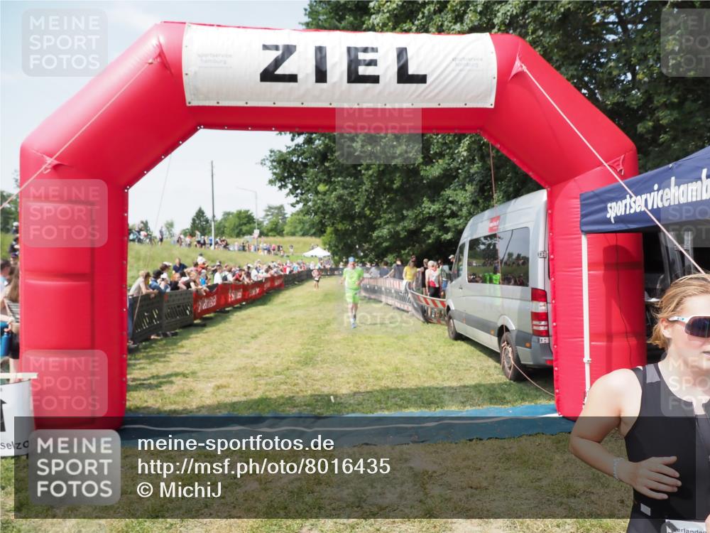 21.06.2025 - 27. Vierlanden-Triathlon MichiJ http://msf.ph/oto/8016435 15.06.2026 11:32:46 Ziel 391, 480, 487, 614 meine-sportfotos.de