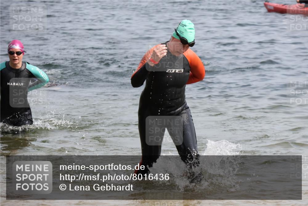 15.06.2025 - 27. Vierlanden-Triathlon Lena Gebhardt http://msf.ph/oto/8016436 15.06.2025 10:15:28 Schwimmen 508, 511, 542, 554, 579, 613, 620, 631 meine-sportfotos.de
